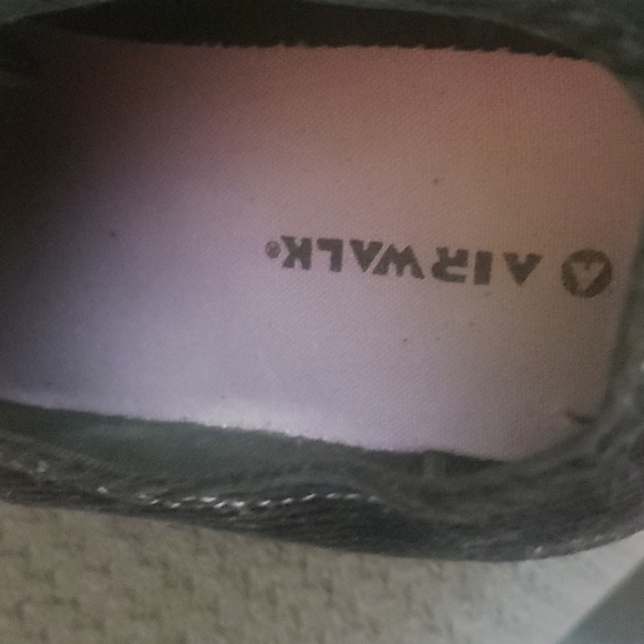 Airwalk black corduroy with lavender lace eyeholes and accents size 8.5 - Picture 10 of 12